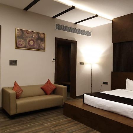D Wayfarer Inn Resort Erode Bagian luar foto