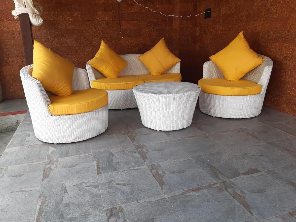 D Wayfarer Inn Resort Erode Bagian luar foto