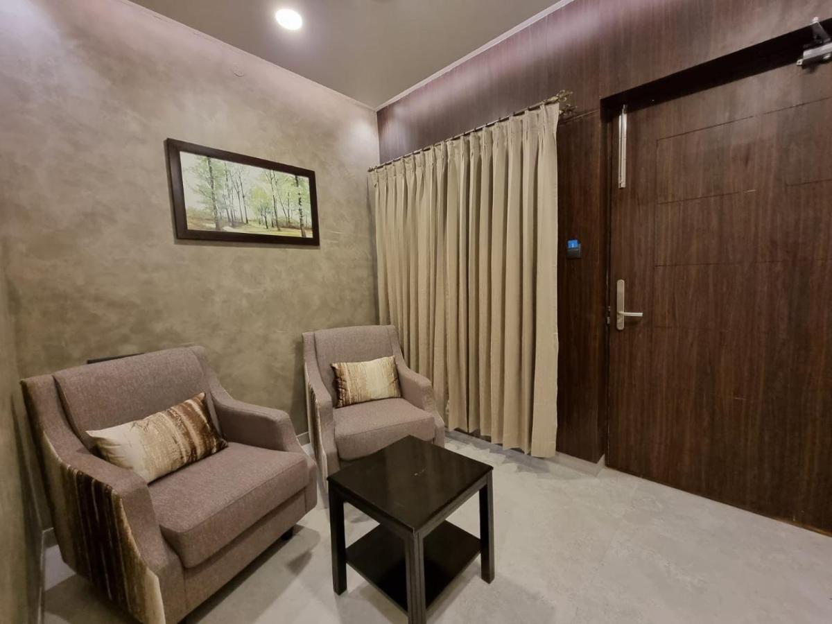 D Wayfarer Inn Resort Erode Bagian luar foto