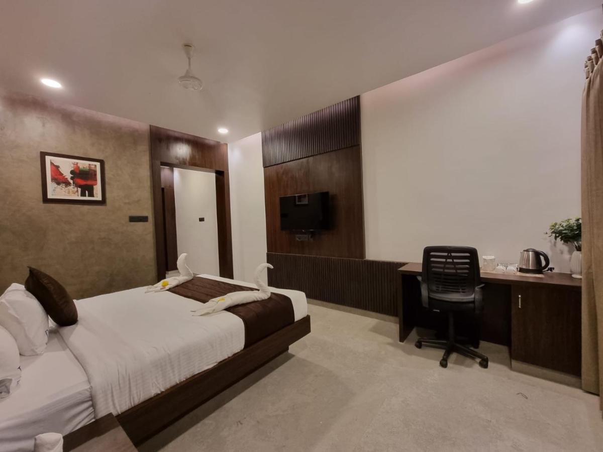 D Wayfarer Inn Resort Erode Bagian luar foto