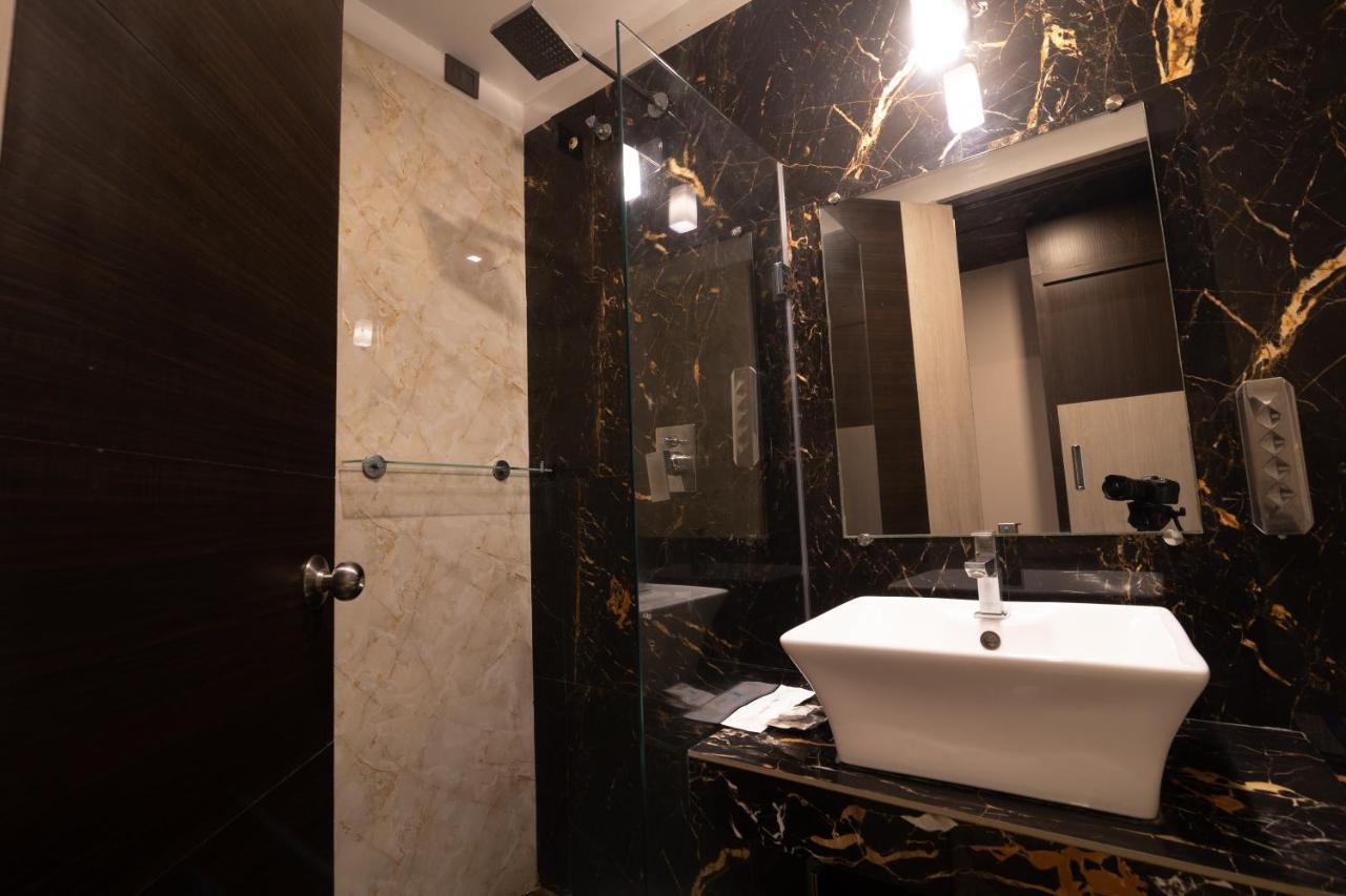 D Wayfarer Inn Resort Erode Bagian luar foto