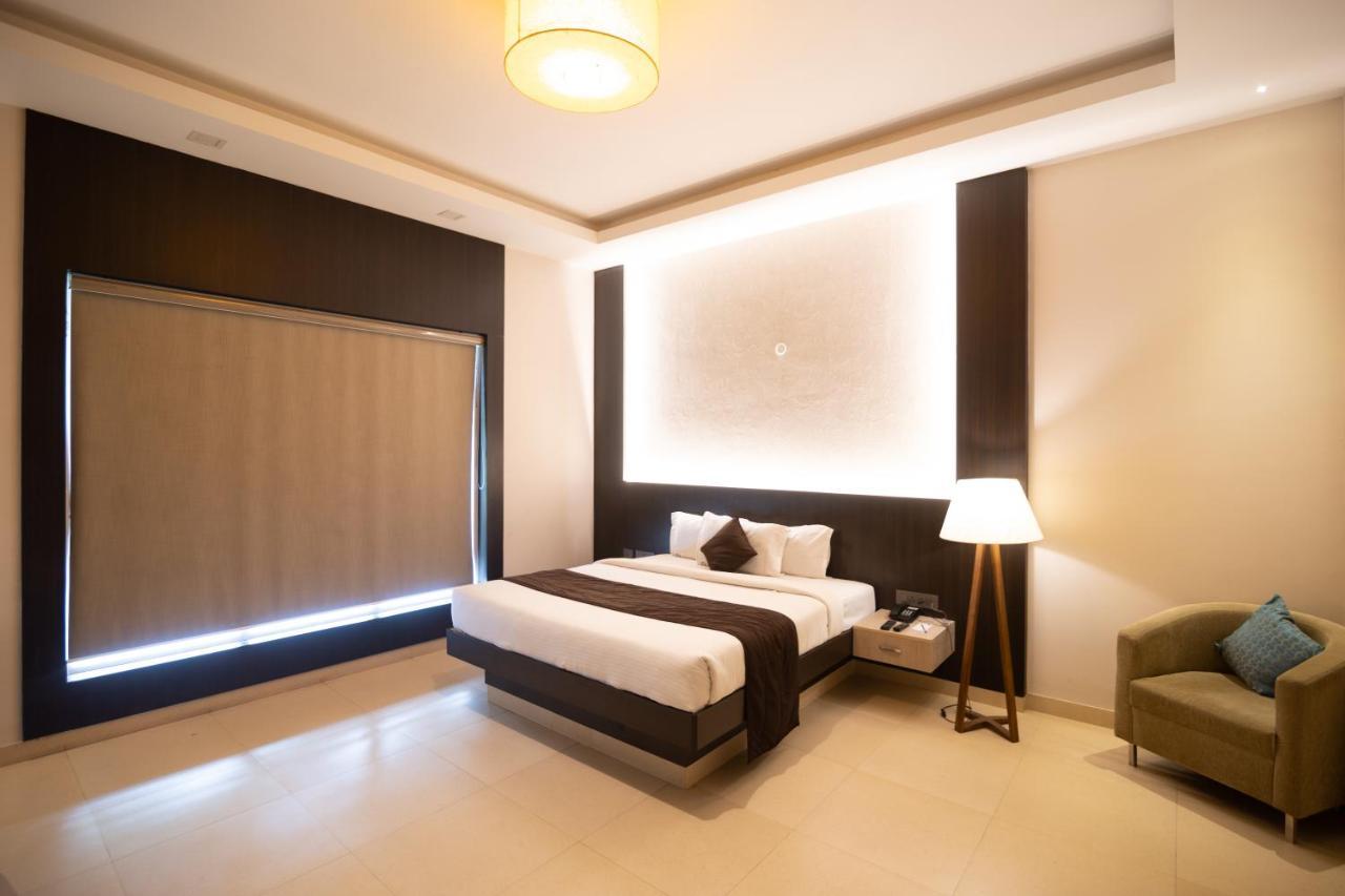 D Wayfarer Inn Resort Erode Bagian luar foto