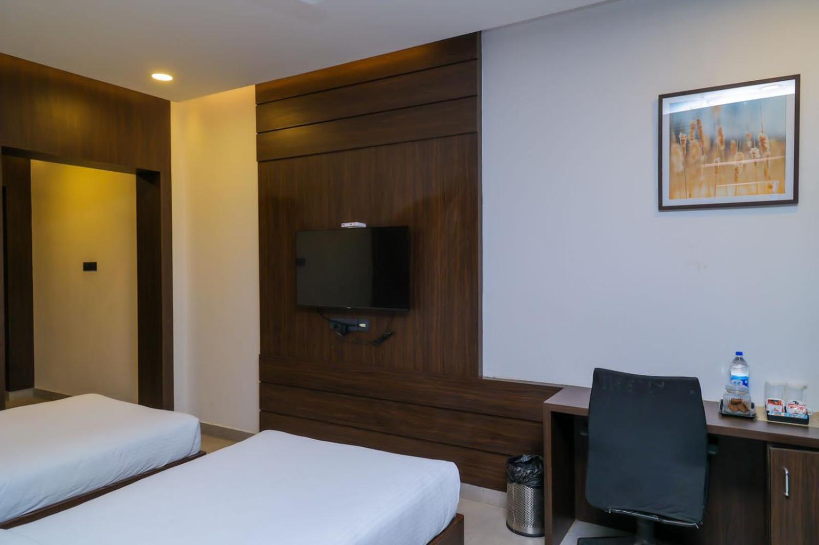 D Wayfarer Inn Resort Erode Bagian luar foto