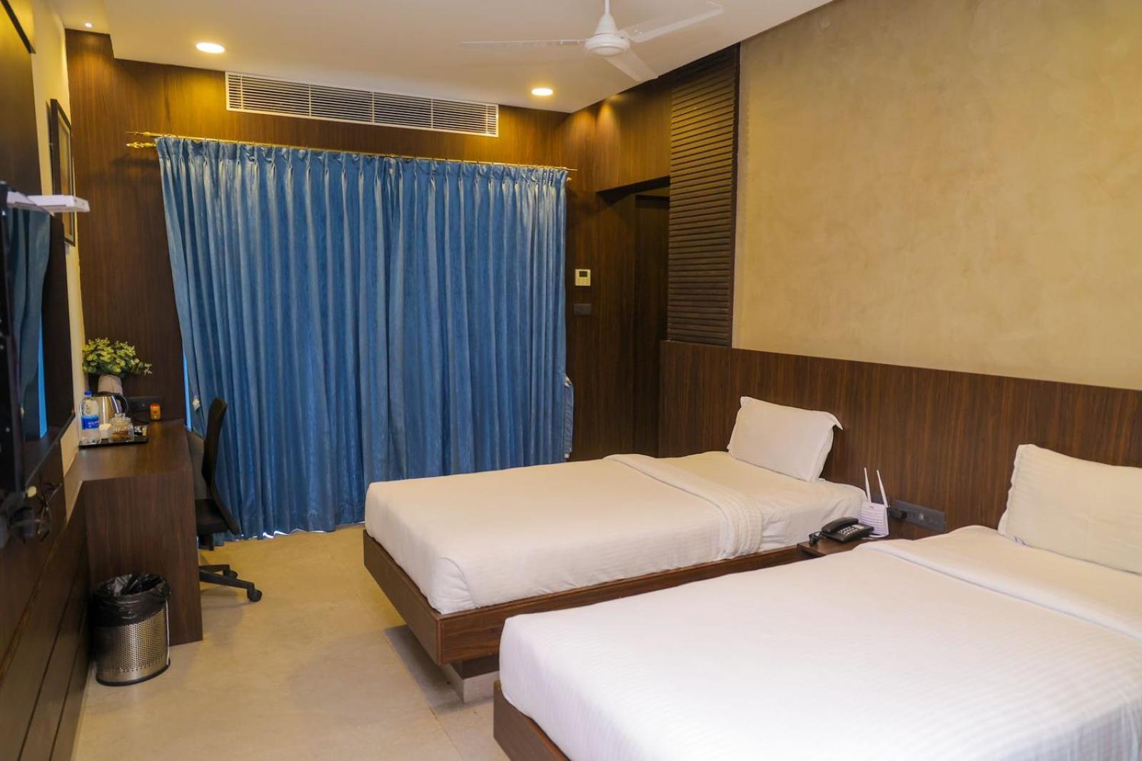D Wayfarer Inn Resort Erode Bagian luar foto