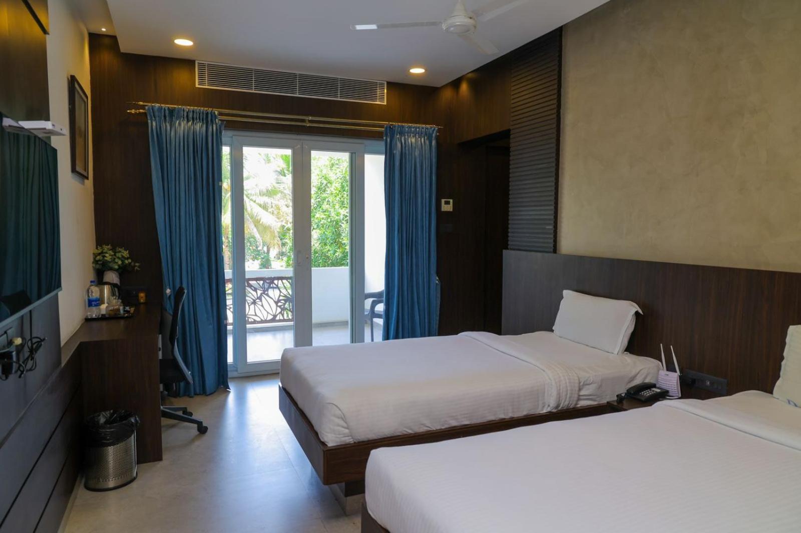 D Wayfarer Inn Resort Erode Bagian luar foto