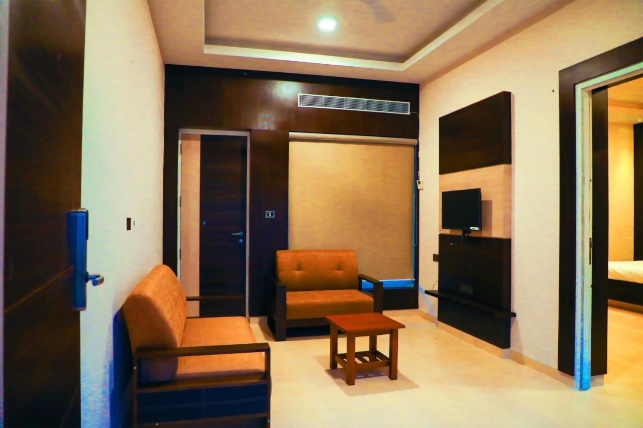 D Wayfarer Inn Resort Erode Bagian luar foto