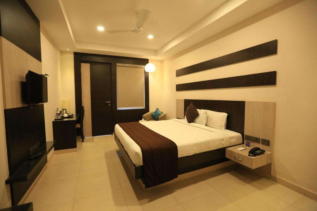 D Wayfarer Inn Resort Erode Bagian luar foto