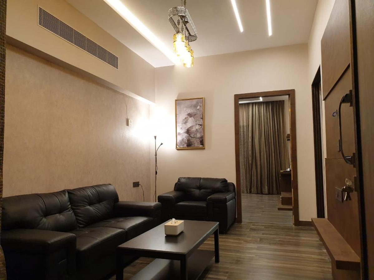 D Wayfarer Inn Resort Erode Bagian luar foto